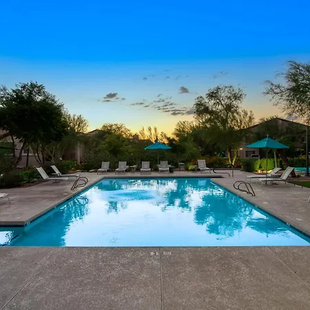 Modern 2-Br Condo Near West Gate